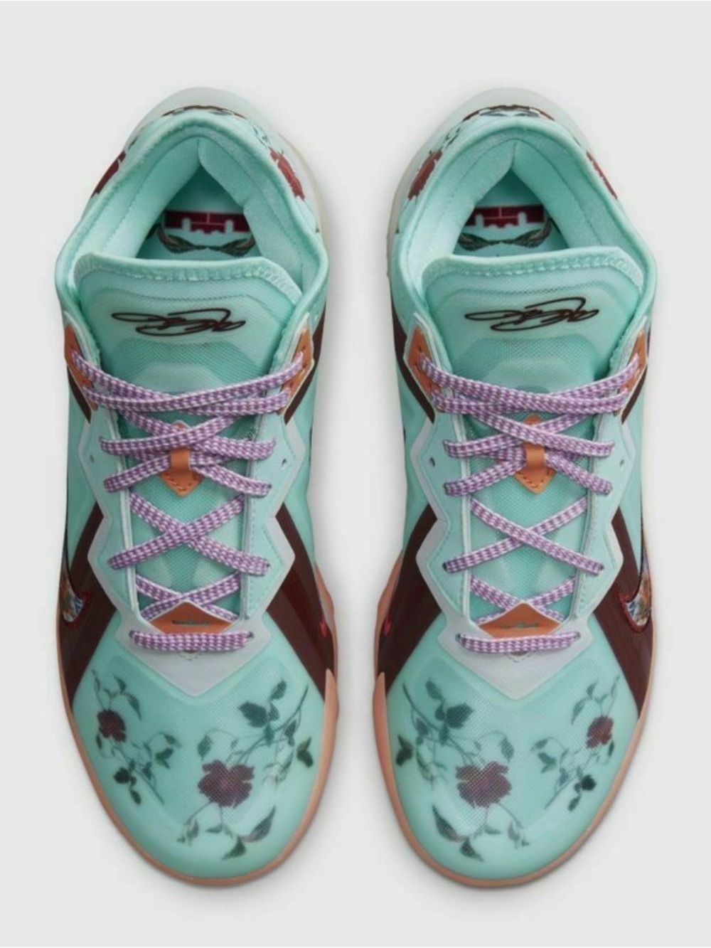 Men's  LEBRON 18 LOW Basketball Shoes - Mint with Burgundy Accents